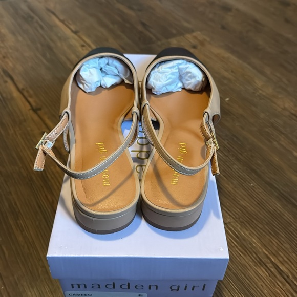 ‘Madden Girl sling back two tone shoes - Picture 5 of 8